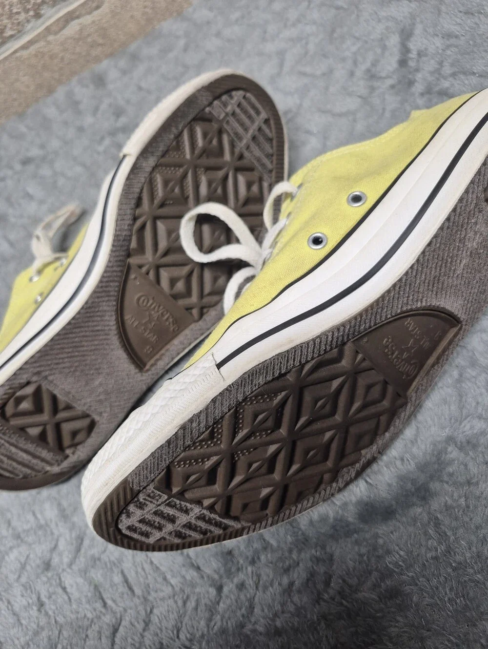 Converse Low Top Sneakers in Yellow and White Size 9